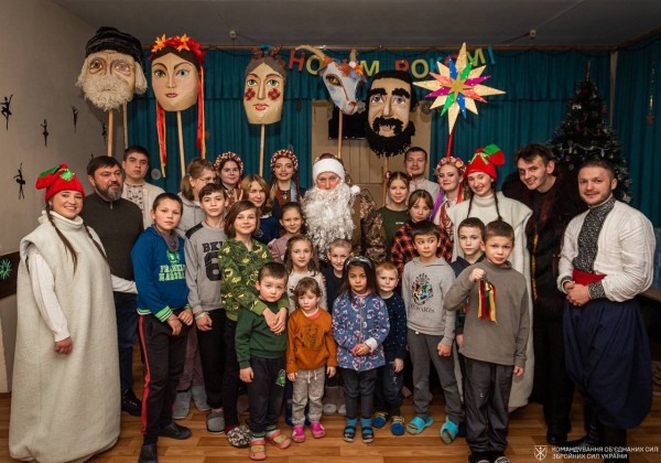 "Естафета Добра" триває: Святий Миколай у пікселі завітав до Чернігівської обласної дитячої лікарні (фото)