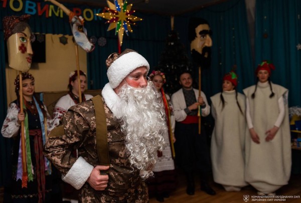 "Естафета Добра" триває: Святий Миколай у пікселі завітав до Чернігівської обласної дитячої лікарні (фото)