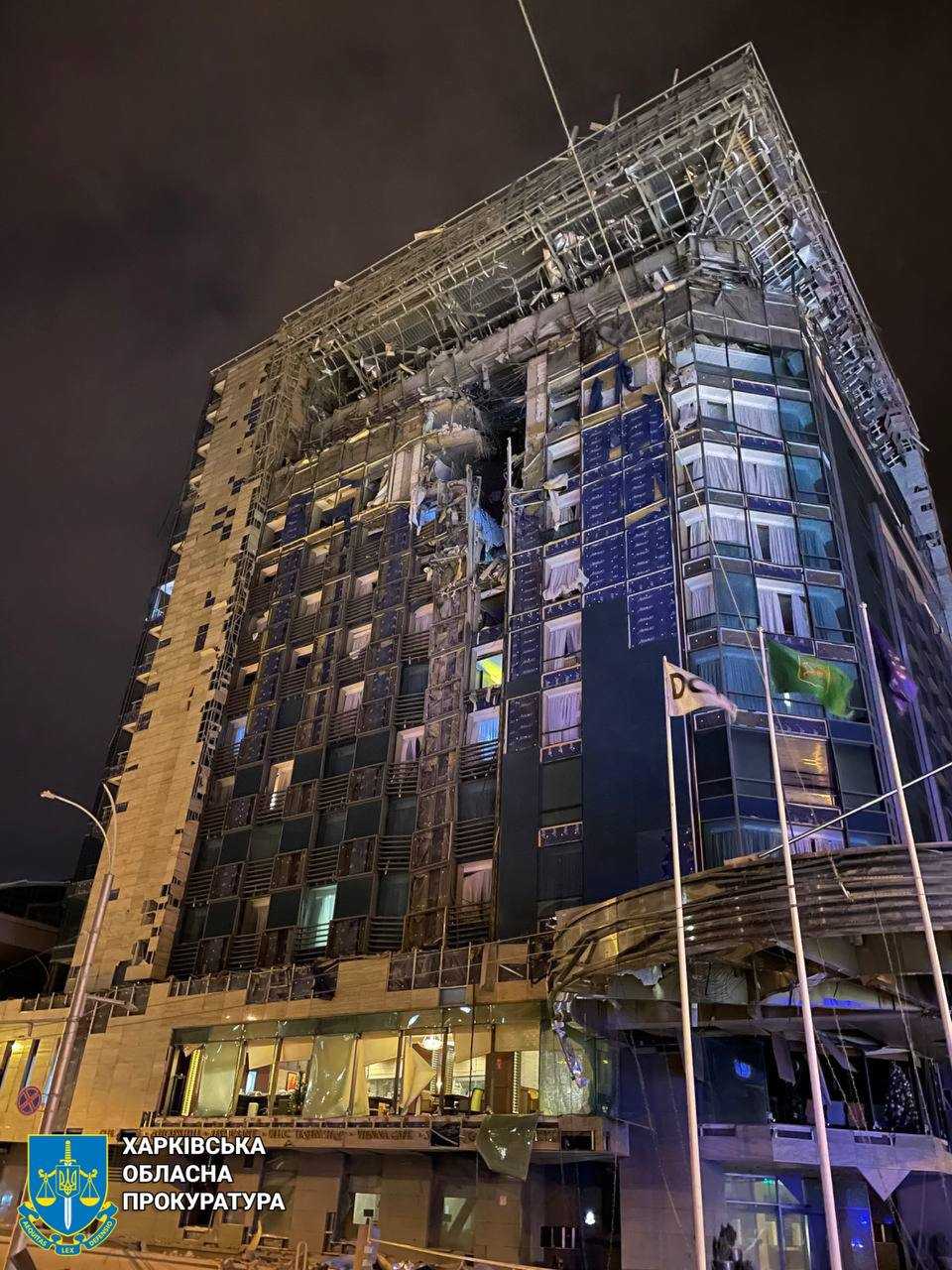 З'явилися фото наслідків прильотів у центрі Харкова: є влучання в готель