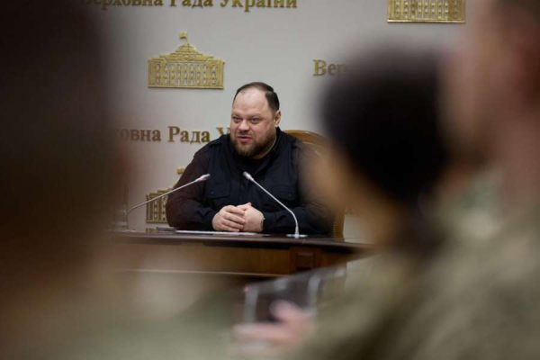 Із нагоди 32-ої річниці утворення Управління державної охорони Руслан Стефанчук вручив відзнаки Верховної Ради України військовослужбовцям1