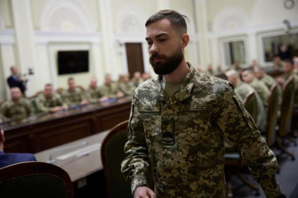 Із нагоди 32-ої річниці утворення Управління державної охорони Руслан Стефанчук вручив відзнаки Верховної Ради України військовослужбовцям5