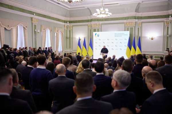 Перший віцеспікер Олександр Корнієнко отримав медаль за підтримку української дипломатії з нагоди Дня працівників дипломатичної служби3