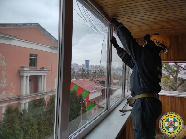 Рятувальники КАРС долучилися до ліквідації наслідків ранкової атаки: евакуювали мешканців і демонтували аварійні конструкції (+фото)14