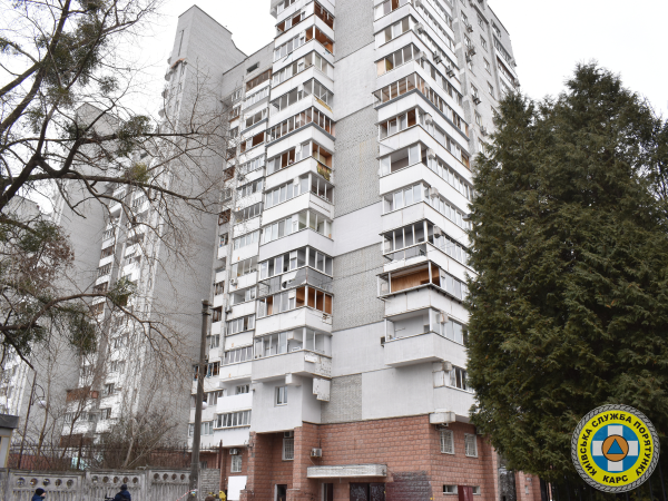 Рятувальники КАРС долучилися до ліквідації наслідків ранкової атаки: евакуювали мешканців і демонтували аварійні конструкції (+фото)9