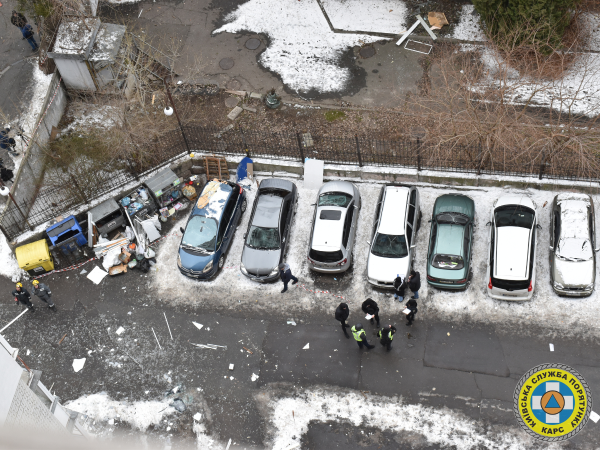 Рятувальники КАРС долучилися до ліквідації наслідків ранкової атаки: евакуювали мешканців і демонтували аварійні конструкції (+фото)6