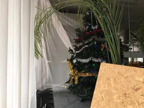 У Будинку кіно внаслідок обстрілів розлетілося на друзки скло2