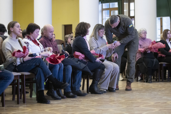 Віталій Кличко в День Соборності України вручив рідним загиблих Героїв державні нагороди та відзнаки від столиці6
