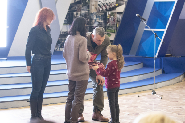 Віталій Кличко в День Соборності України вручив рідним загиблих Героїв державні нагороди та відзнаки від столиці5