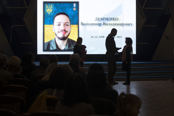 Віталій Кличко в День Соборності України вручив рідним загиблих Героїв державні нагороди та відзнаки від столиці2