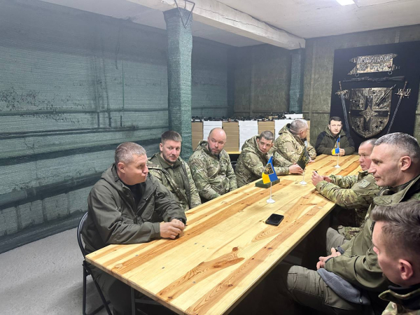 Віталій Кличко відвідав бійців на Донбасі та передав їм 200 FPV дронів і 3 системи РЕБ3
