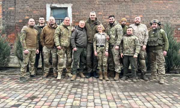Віталій Кличко зустрів Новий рік із Захисниками на передовій на сході України3