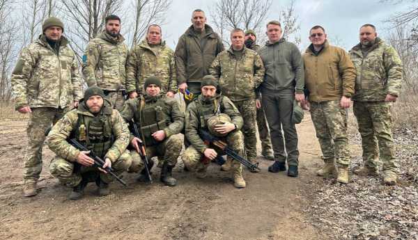 Віталій Кличко зустрів Новий рік із Захисниками на передовій на сході України2