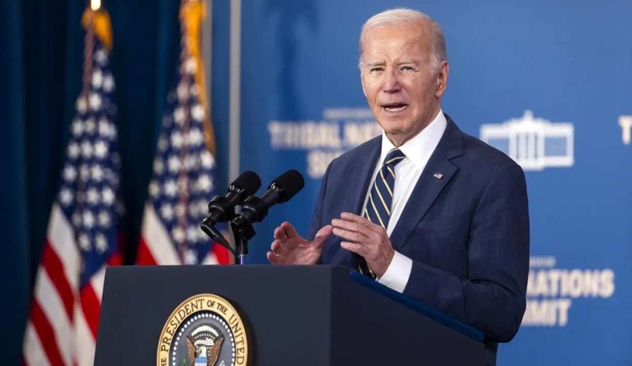 Байден закликав Джонсона негайно поставити на голосування законопроєкт з допомогою України Байден закликав Джонсона негайно поставити на голосування законопроєкт з допомогою України