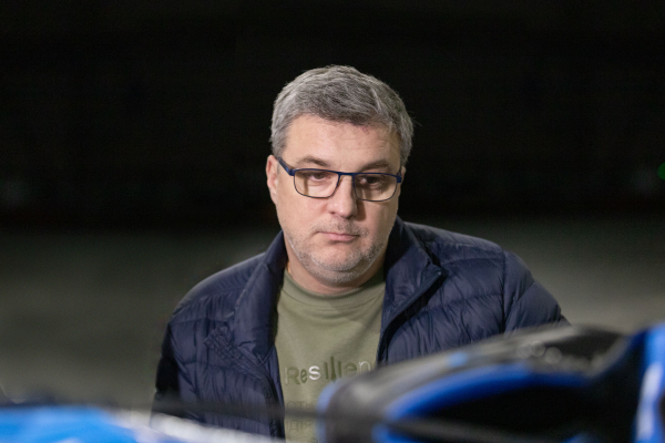 Гуманітарний штаб Києва спільно з німецькими партнерами передав понад 3 тисячі пар взуття для киян, які проходять службу у Збройних Силах України6
