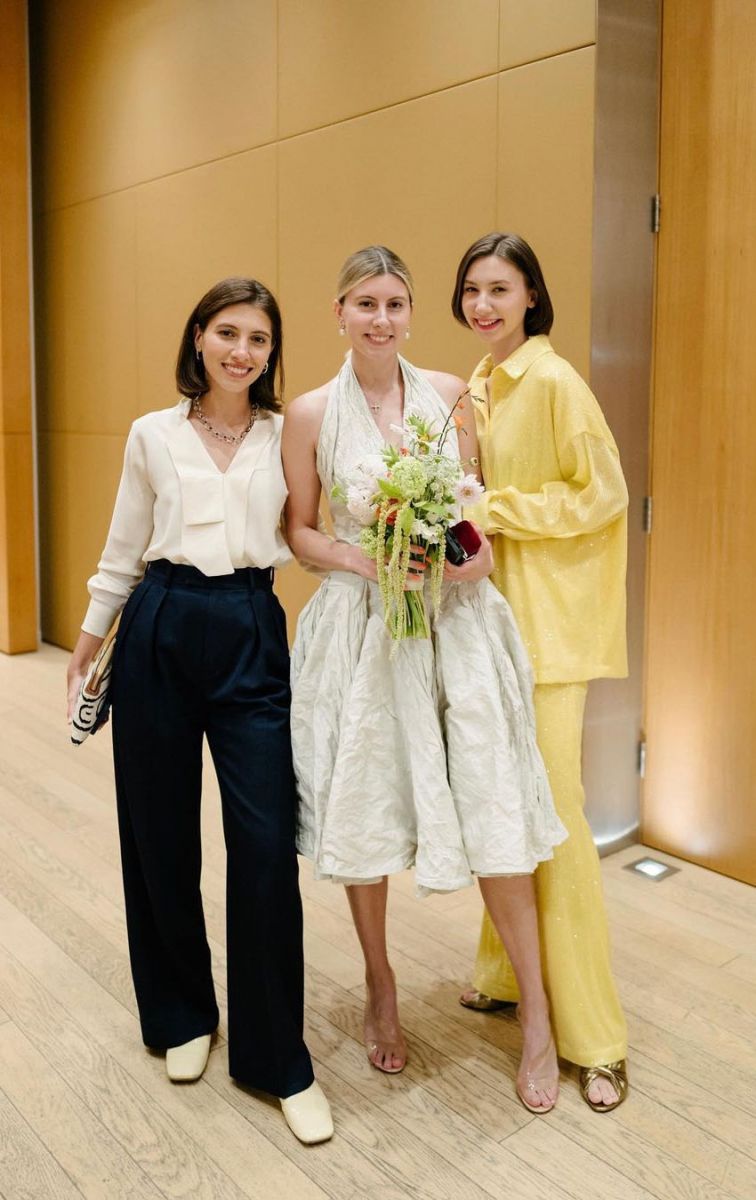 Софіко на весіллі з сестрами Софіко на весіллі з сестрами2