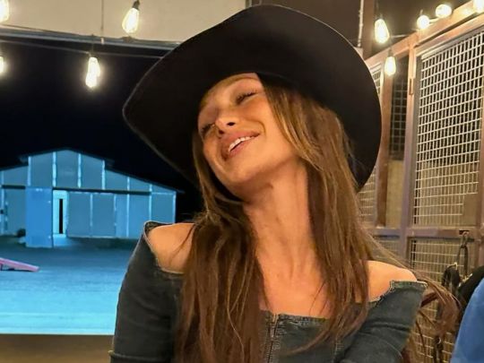 Познайомились на стайні: Белла Хадід опублікувала фото та відео з коханим-наїзником0