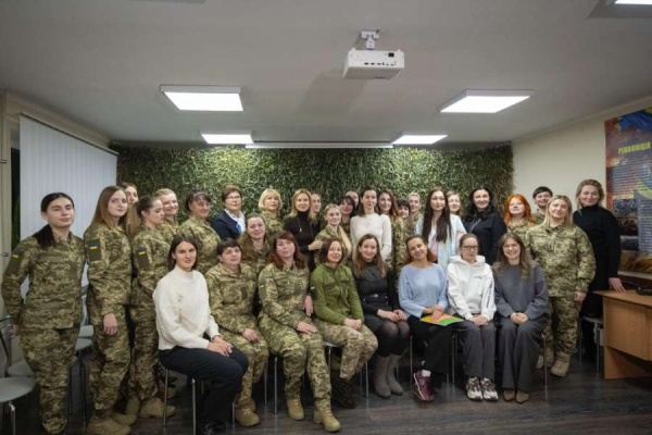 Віцеспікерка Олена Кондратюк: Нова жіноча військова форма — це про гідність та повагу до наших захисниць3