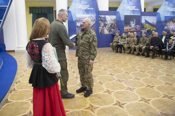 Віталій Кличко вручив нагороди від столиці воїнам-афганцям, які сьогодні захищають Україну від російського агресора (+фото)8