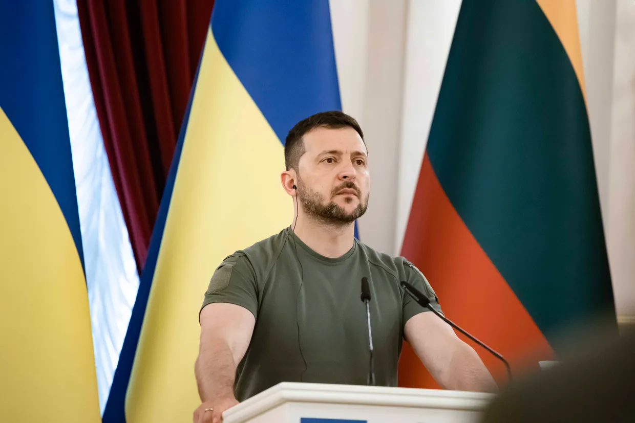 Зеленський провів кадрові перестановки у керівництві ЗСУ: призначено нових командувачів Зеленський провів кадрові перестановки у керівництві ЗСУ: призначено нових командувачів