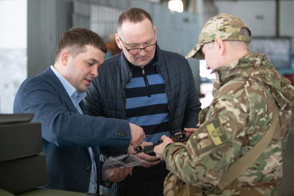 Фахівці автотранспортного підприємства КМДА відремонтували авто військових, які щойно повернулися з передової0