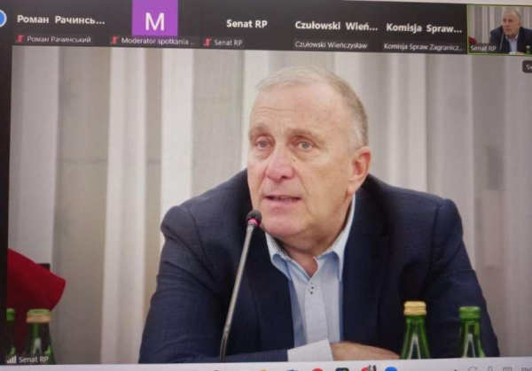 Голова Комітету Верховної Ради України з питань зовнішньої політики Олександр Мережко та члени Комітету провели в режимі відеоконференції консультації з Головою Комітету у закордонних справах Сенату Республіки Польща Гжегожем Схетиною та членами цього Комітету, де узгодили кроки з активізації контактів1