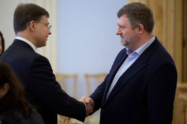 Перший віцеспікер Олександр Корнієнко та представники депутатських фракцій і груп зустрілися з Виконавчим Віцепрезидентом Європейської Комісії за напрямом «Економіка, що працює для людей» Валдісом Домбровскісом0
