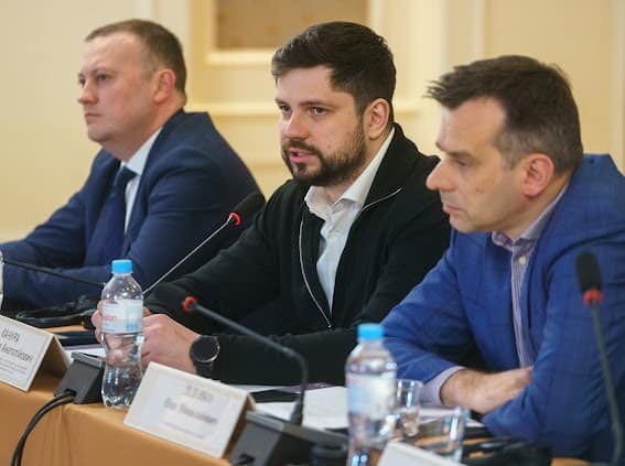 Пріоритетні напрямки реформування виборчого законодаства в контексті виконання Україною актуальних міжнародних рекомендацій. Коментарі парламентарів за результатами круглого столу Комітету, який відбувся 26 березня в м. Києві1