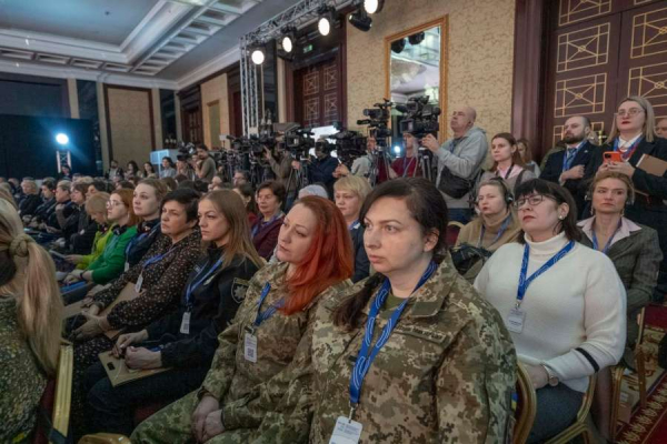 Віцеспікерка Олена Кондратюк: Проміжні репарації постраждалим від насильства мають виплачуватися з 2014 року3