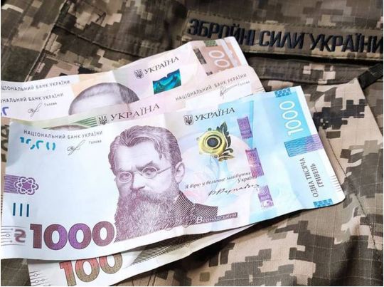 Доплати військовим у розмірі 30 та 100 тисяч грн: що з ними буде у 2024 році — відповідь Міноборони0