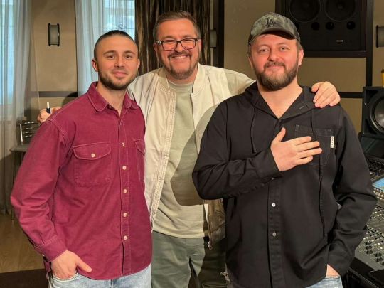 Як чуттєво: Олександр Пономарьов, Михайло Хома та Тарас Тополя розчулили новою піснею для захисників0