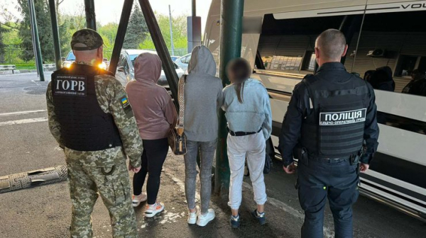 Поліція врятувала трьох дівчат, яких везли за кордон в сексуальне рабство0