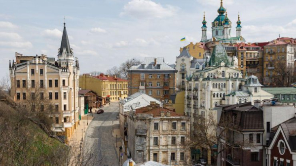 Тепло, але місцями вітряно: синоптики дали прогноз погоди на сьогодні0