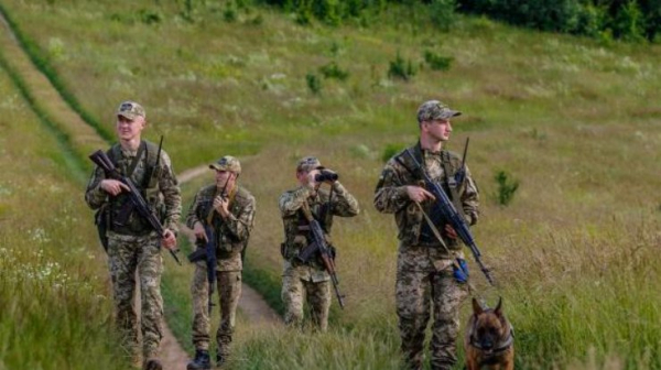 Три дні блукав в горах: прикордонники врятували чоловіка, який йшов до Румунії0
