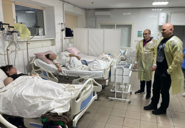 У Дніпрі після ракетного удару госпіталізовані 7 дорослих і 5 дітей (фото)1