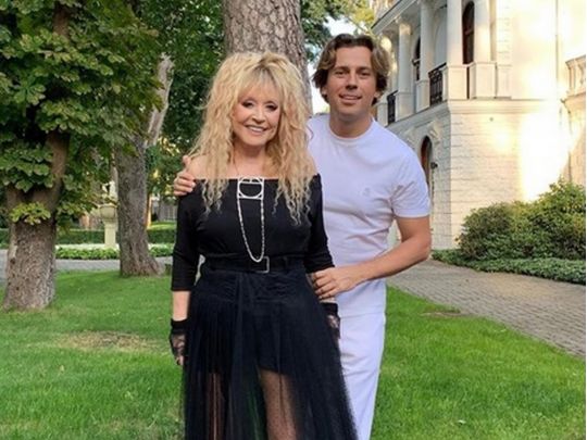 В халаті і з рушником на голові: Галкін показав, як насправді виглядає Алла Пугачова0