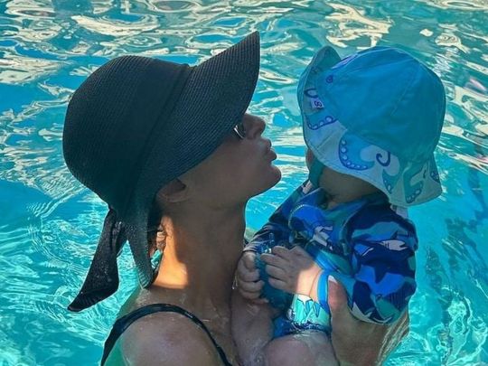 Періс Гілтон показала сина Фенікса під час відпустки на Гаваях0