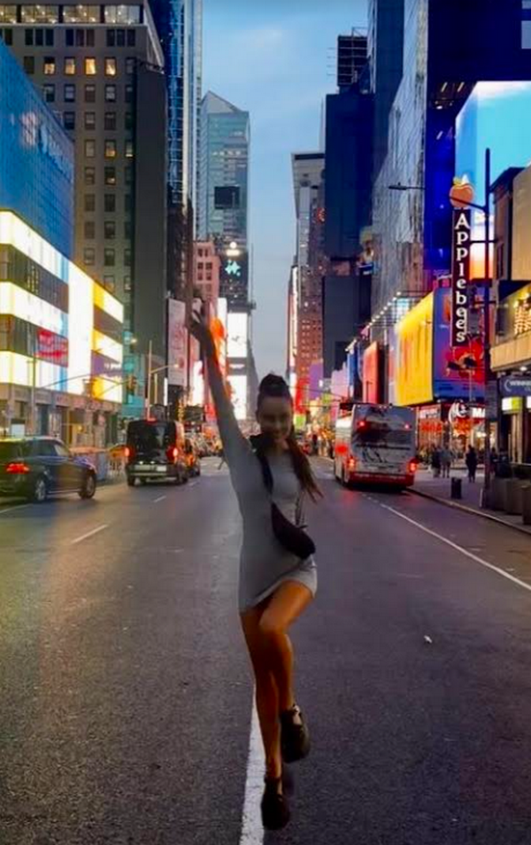 «Слідом за Еллертом»: Ксенія Мішина полетіла до Америки2