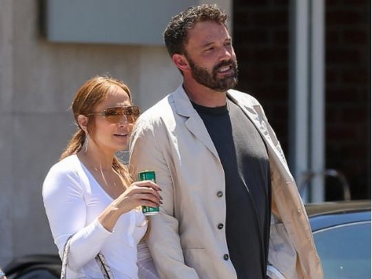 «Все ще насолоджуються одне одним»: що відомо про стосунки Дженніфер Лопес та Бена Аффлека0