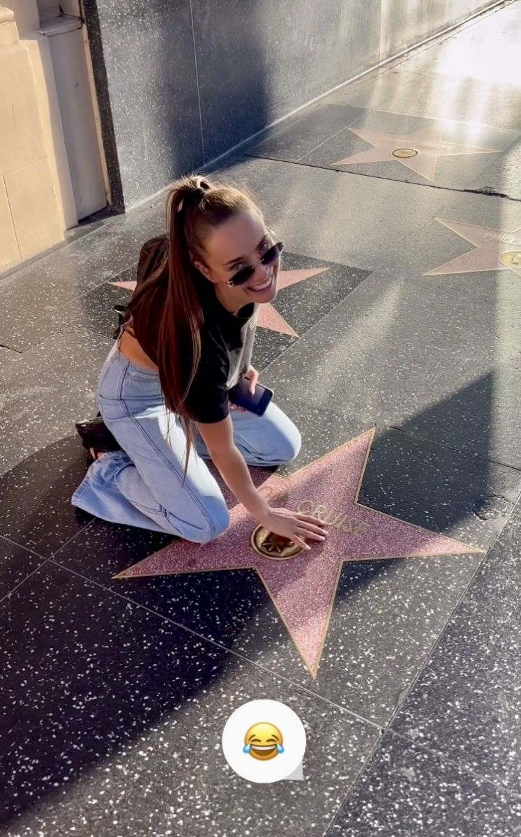 Ксенія біля зірки Тома Круза Ксенія біля зірки Тома Круза2