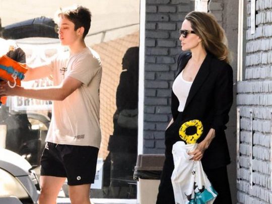 Рідкісні кадри: Анджеліна Джолі з’явилася на публіці з сином Ноксом0