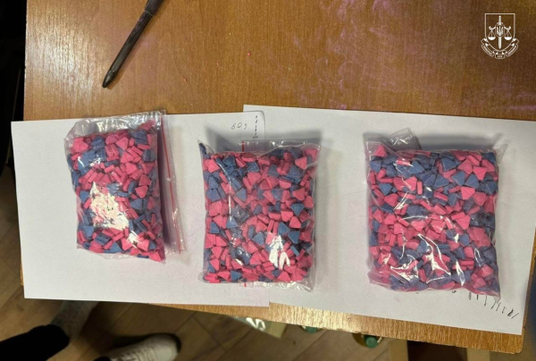 В Україні перекрили канали збуту наркотиків і зброї: підозри отримали 116 людей (фото)3