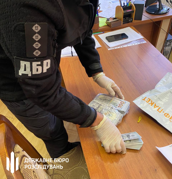 На Буковині затримали директора національного парку, який вимагав у бізнесмена $65 тисяч (фото)3