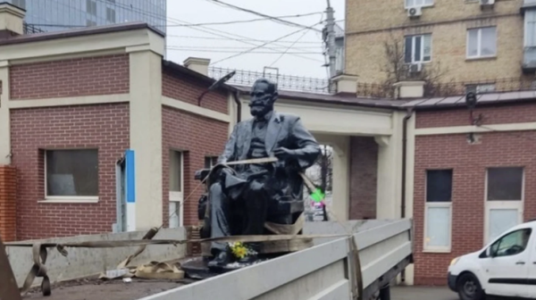 У Києві демонтували пам’ятник російському вченому Івану Павлову0