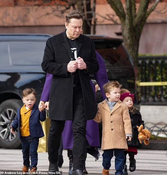 Ілон Маск в 14-те став батьком3