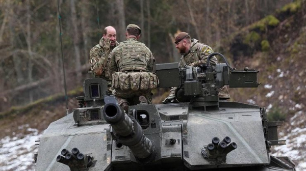 Принц Вільям проїхався на танку Challenger 2 в Естонії0