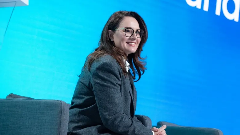 Шмигаля може замінити Свириденко. Навіщо Єрмаку знадобилась "своя" людина на чолі Кабміну Шмигаля може замінити Свириденко. Навіщо Єрмаку знадобилась "своя" людина на чолі Кабміну