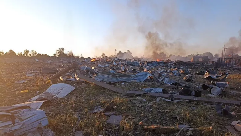 Через вибух біля Житомира пошкоджені електромережі, понад 700 домівок без світла – фото Через вибух біля Житомира пошкоджені електромережі, понад 700 домівок без світла – фото