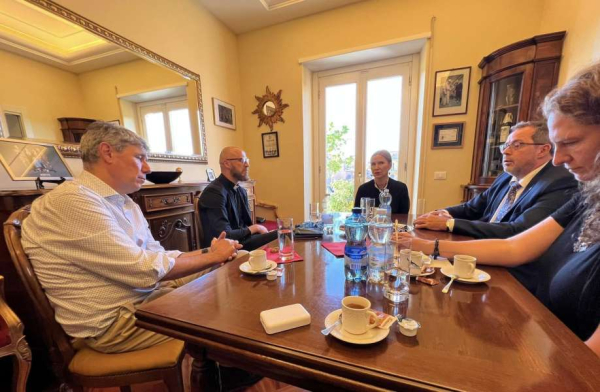 Усе більше українців потребують гуманітарної допомоги через агресію росії, - Віцеспікерка Олена Кондратюк зустрілася з Керівником Caritas International Алістером Данном1