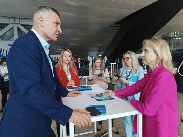 Віталій Кличко: На Ukraine Recovery Conference в Римі презентували підписану угоду з ЄБРР про підготовку кредитного фінансування на модернізацію київського метро та обговорили подальшу співпрацю Києва з Європейським Інвестиційним Банком2