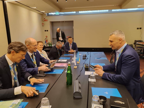 Віталій Кличко: На Ukraine Recovery Conference в Римі презентували підписану угоду з ЄБРР про підготовку кредитного фінансування на модернізацію київського метро та обговорили подальшу співпрацю Києва з Європейським Інвестиційним Банком1